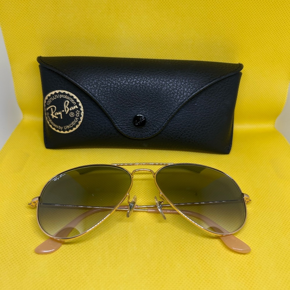 Ray-Ban Aviator Sunglasses with Black Case